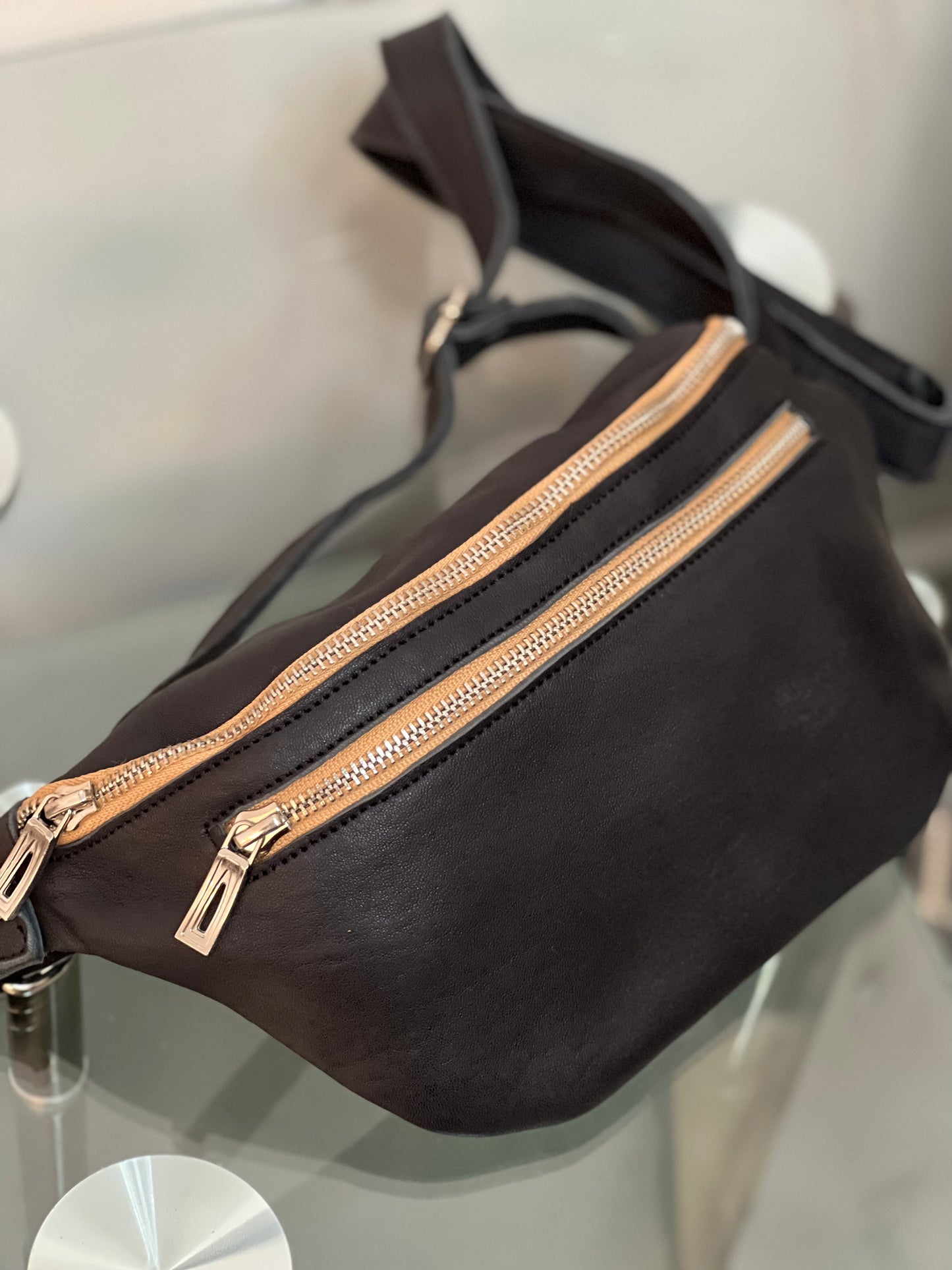 حقيبة خصر - جلد