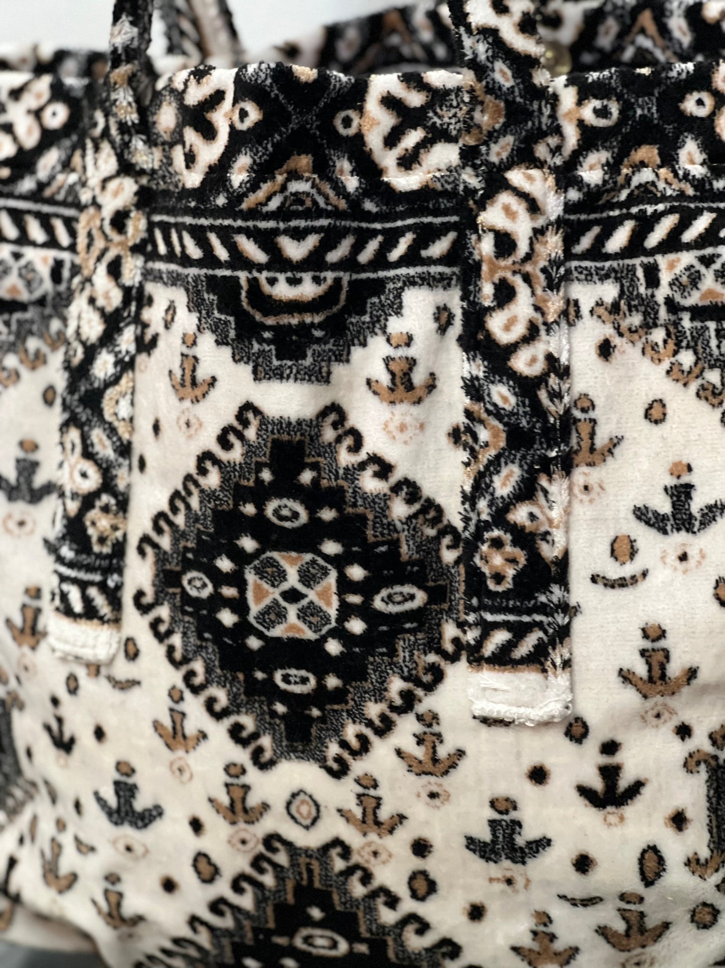 Shoulder bag - Made out of Moroccan Carpet