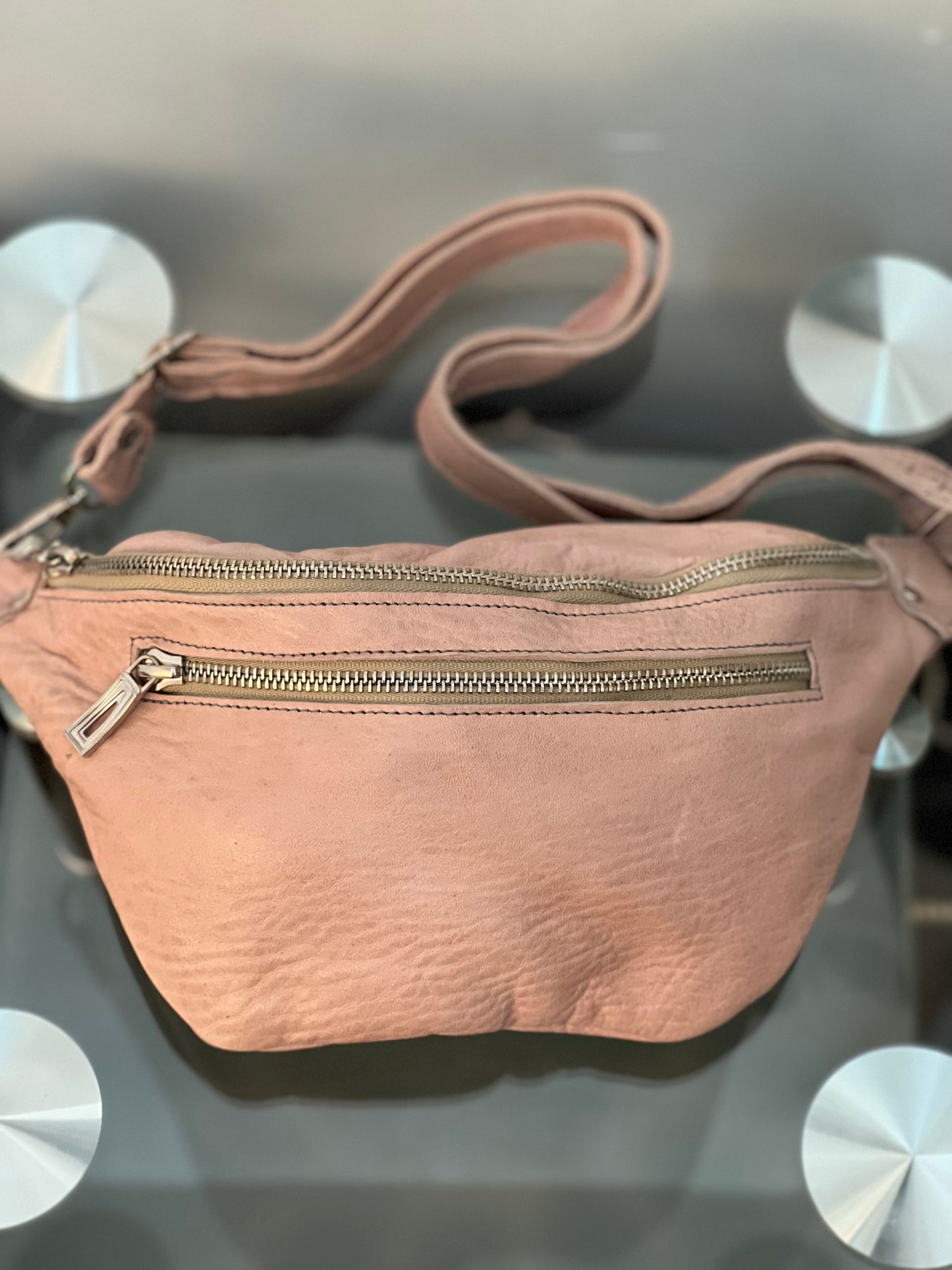 حقيبة خصر - جلد