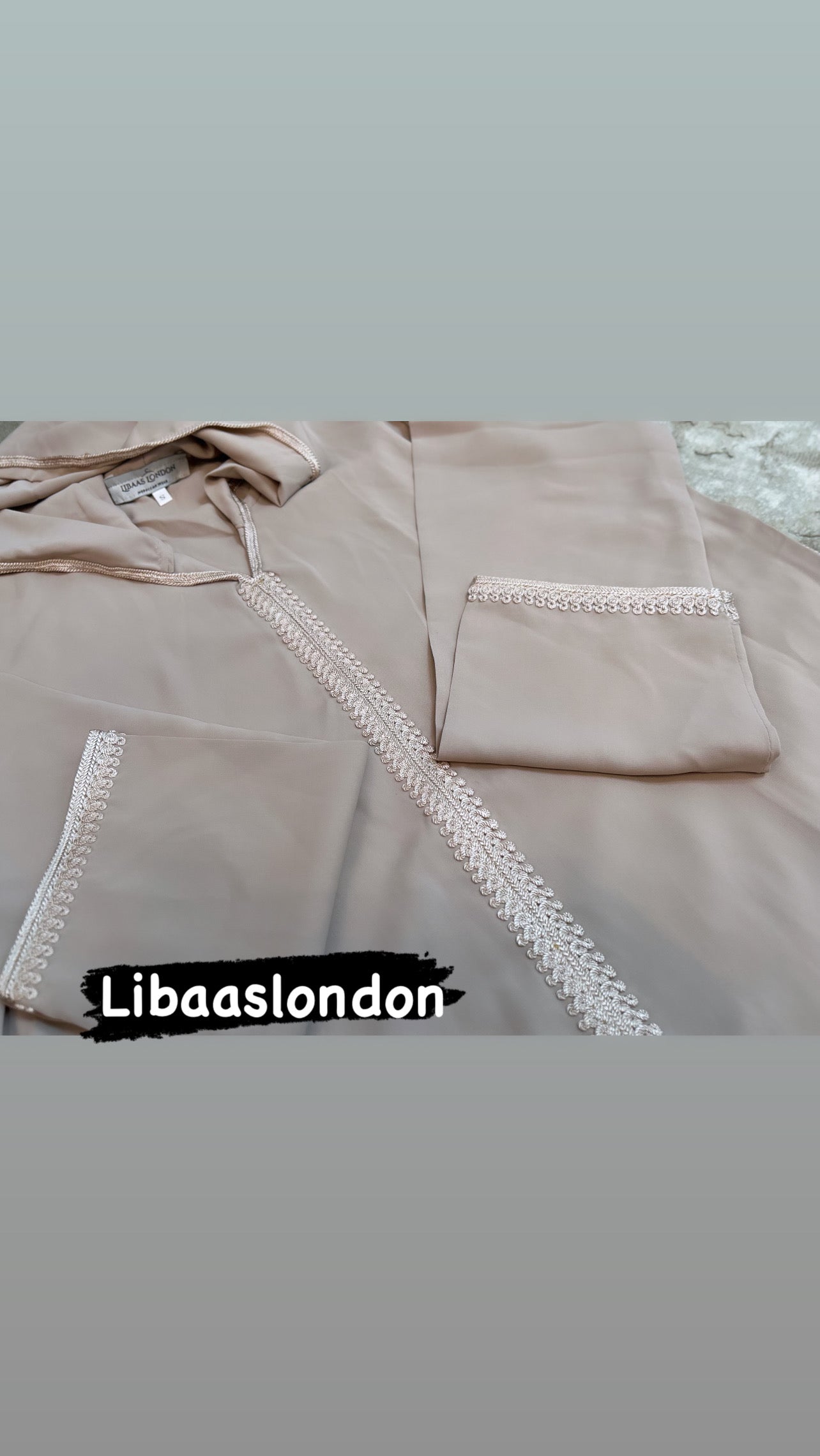 جلابة مغربية بغطاء للرأس للنساء