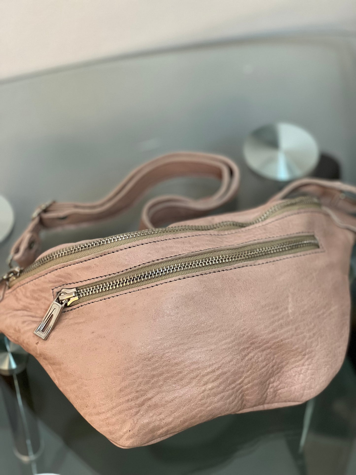 حقيبة خصر - جلد