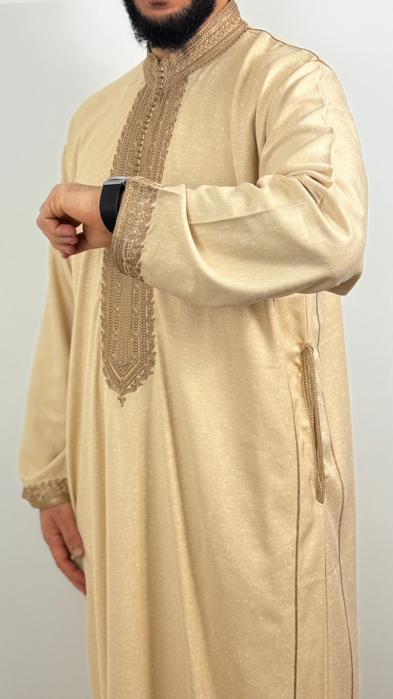 ثوب ملكي جبة يدوية الصنع