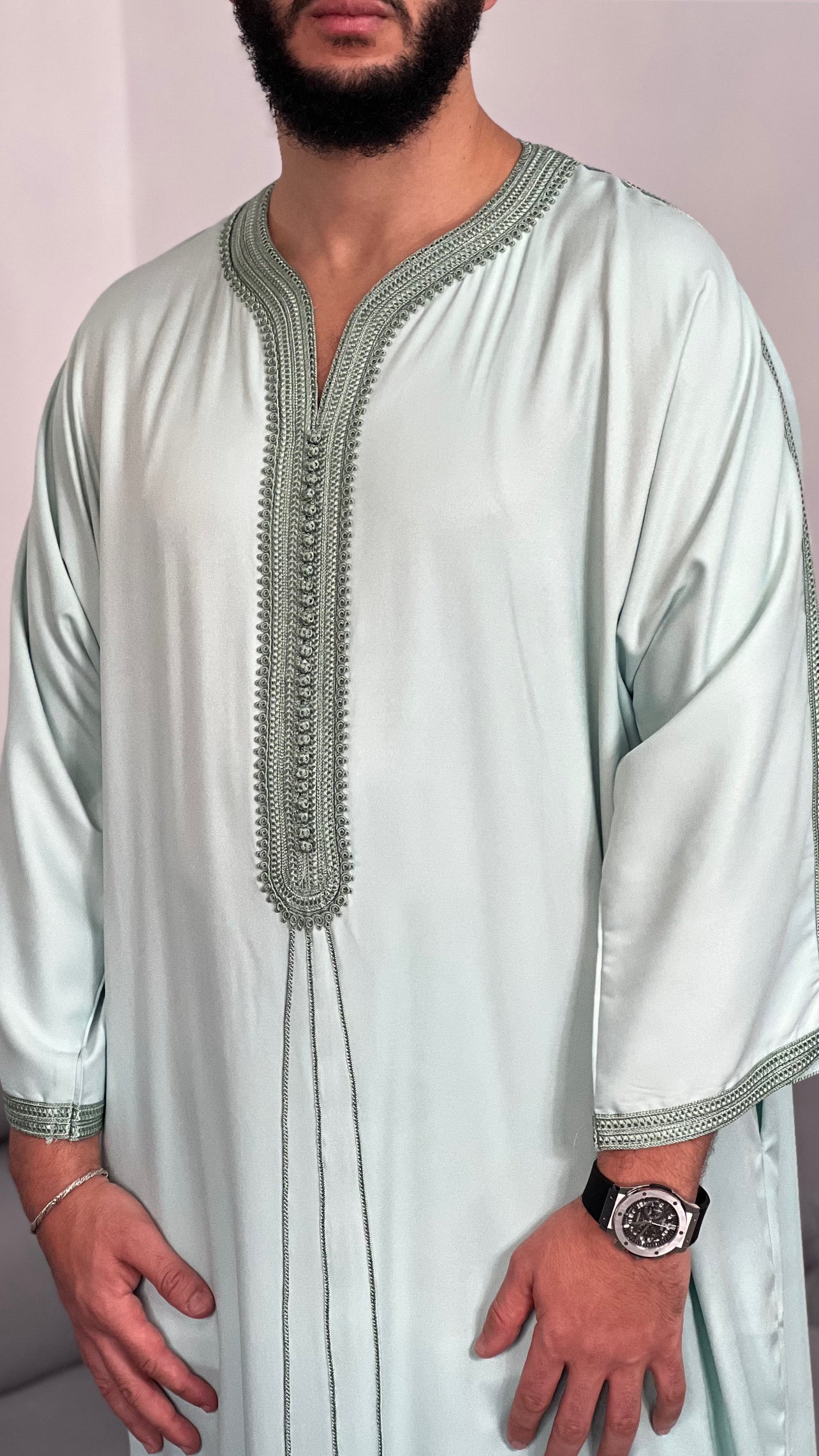 ثوب ملكي جبة يدوية الصنع