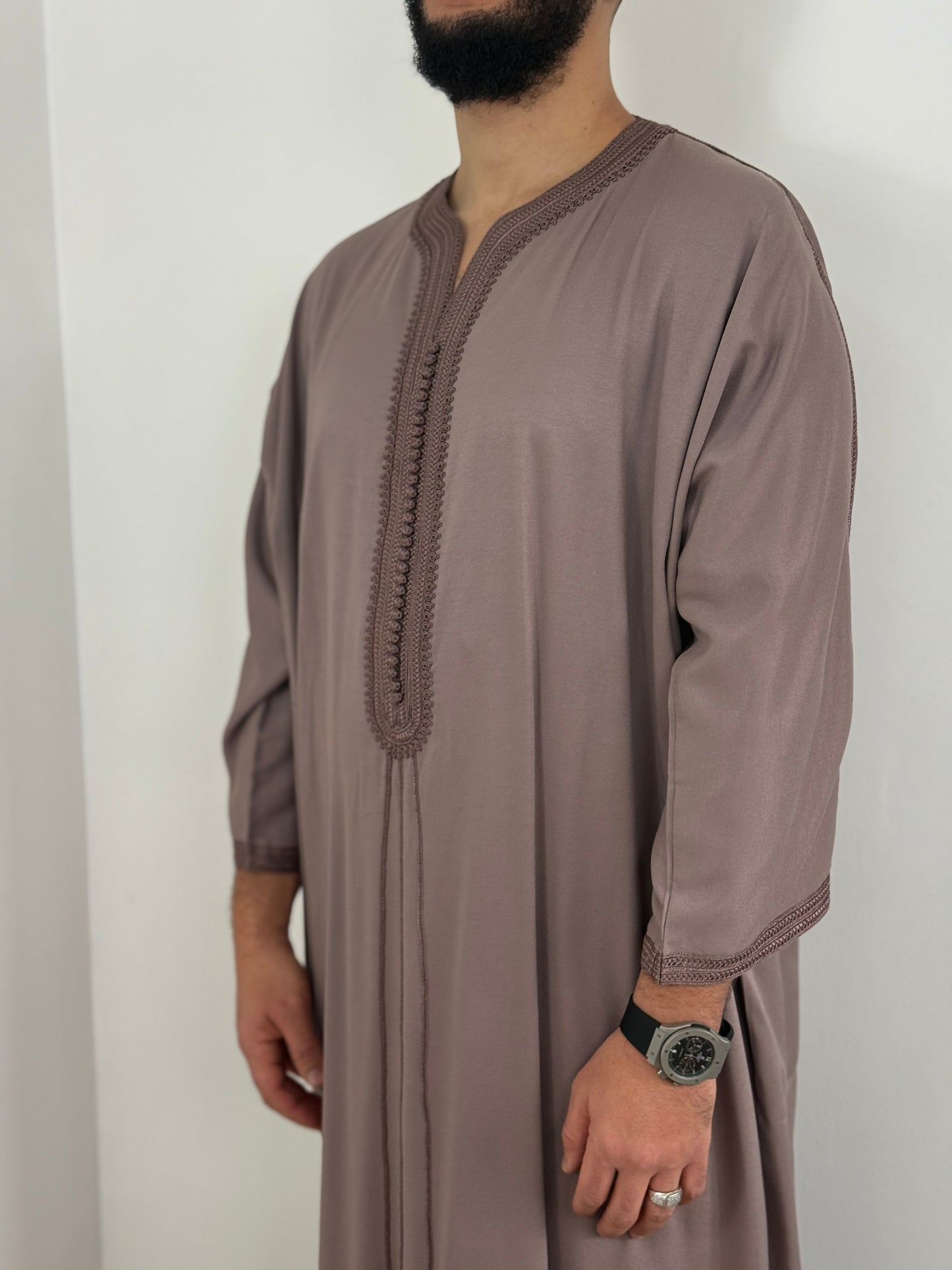 ثوب ملكي جبة يدوية الصنع