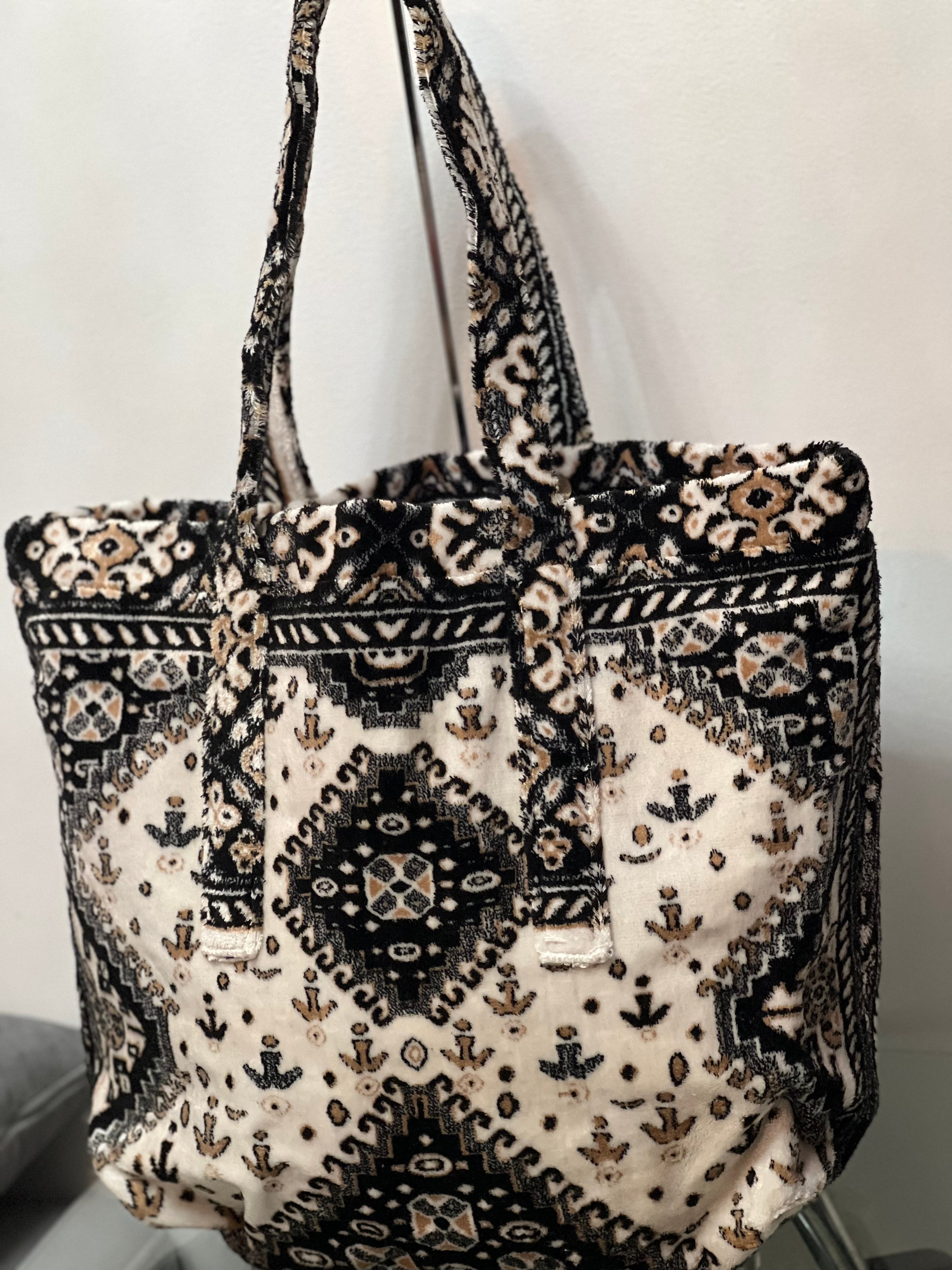 Vintage Shoulder bag - Made out of Moroccan Carpet