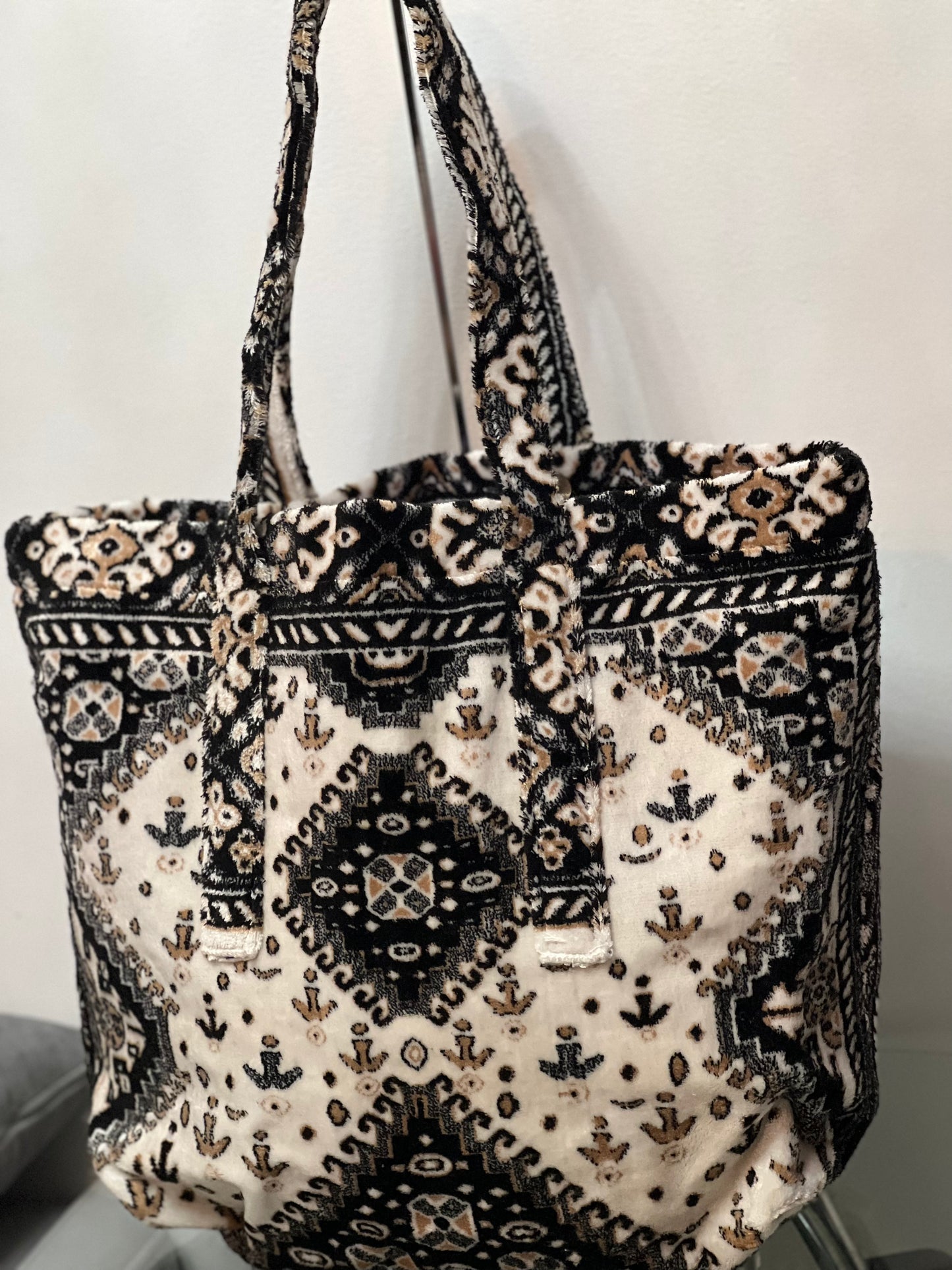 Shoulder bag - Made out of Moroccan Carpet