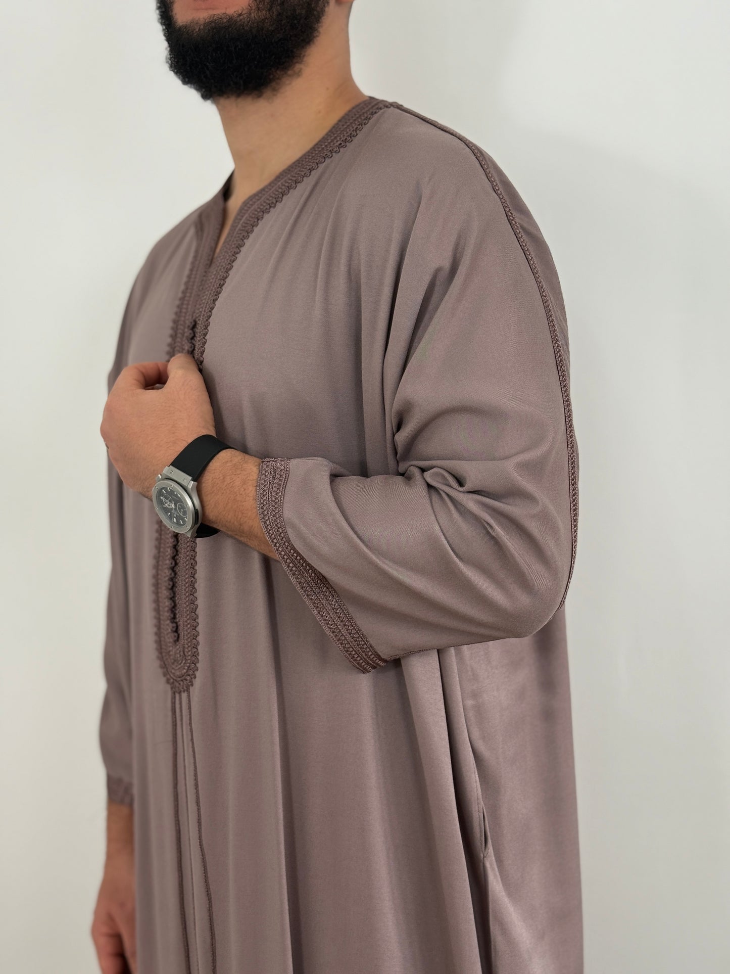 ثوب ملكي جبة يدوية الصنع