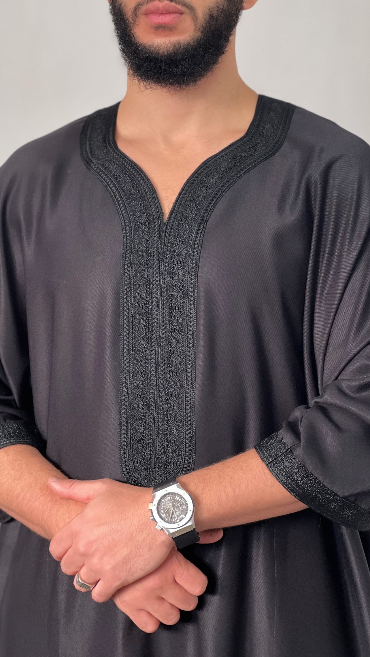 ثوب جبة عالي الجودة بجيبين
