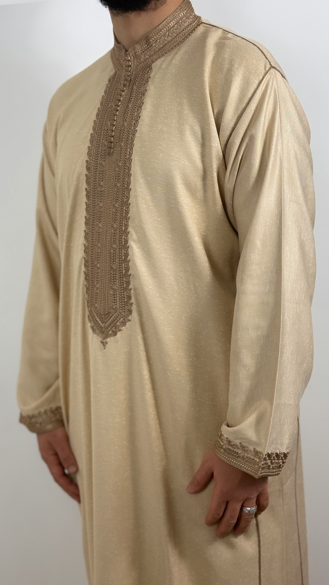 ثوب ملكي جبة يدوية الصنع