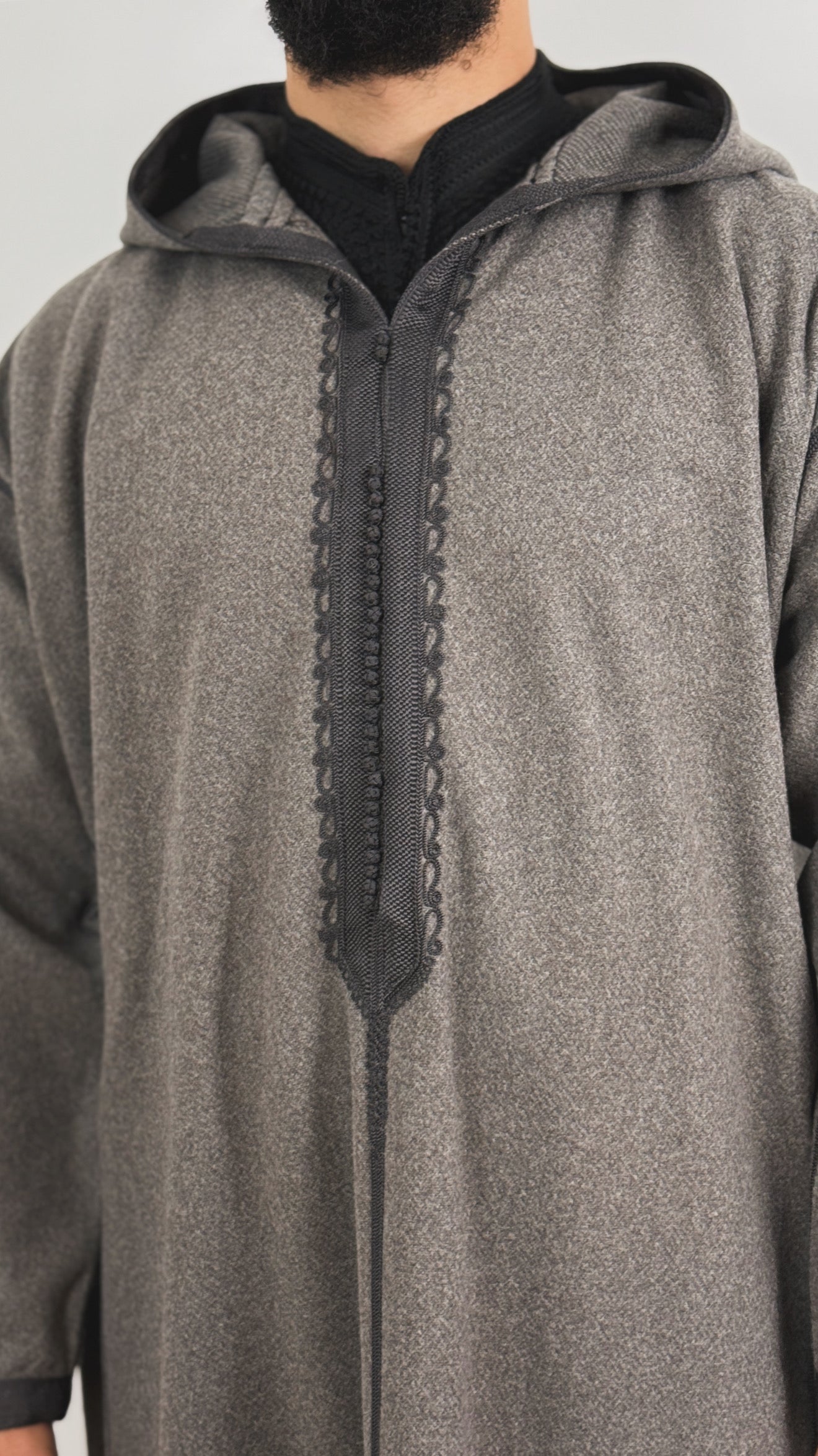 جلابة شتوية فاخرة بغطاء رأس باللون الرمادي والبني