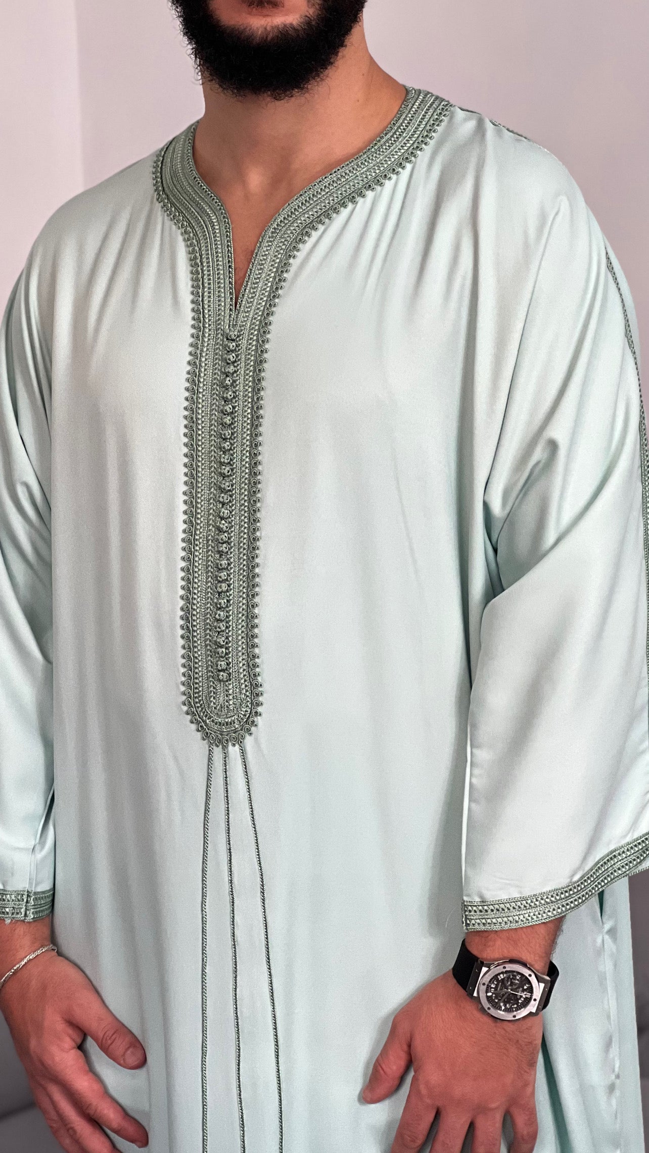 ثوب ملكي جبة يدوية الصنع