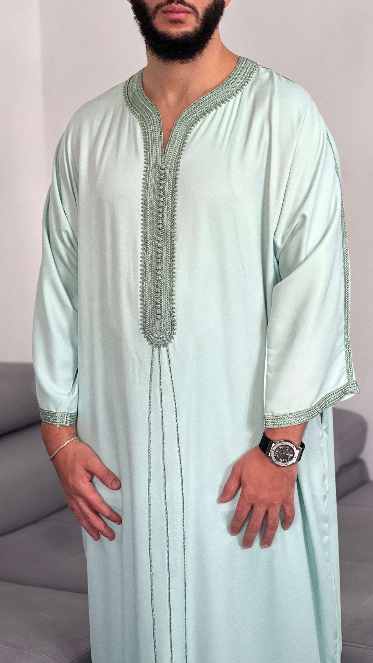ثوب ملكي جبة يدوية الصنع