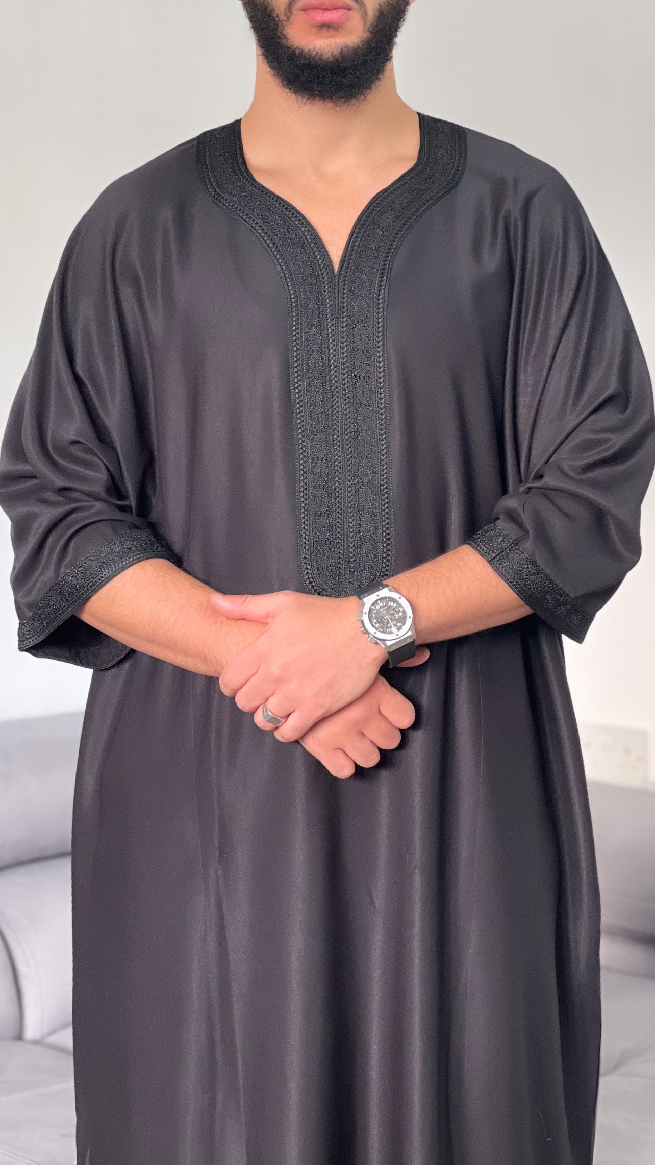 ثوب جبة عالي الجودة بجيبين