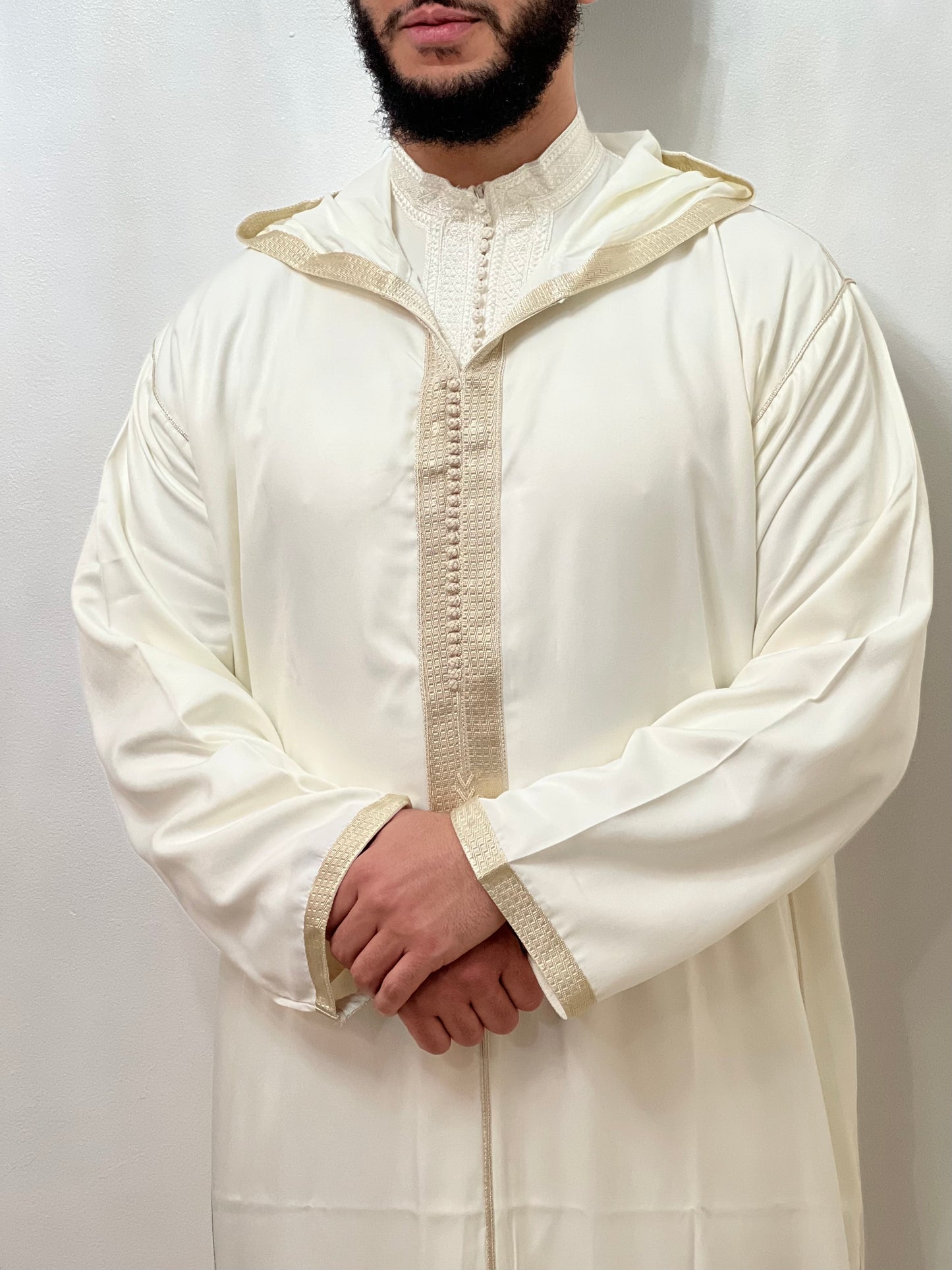 ثوب مغربي من الجبردين مع غطاء للرأس