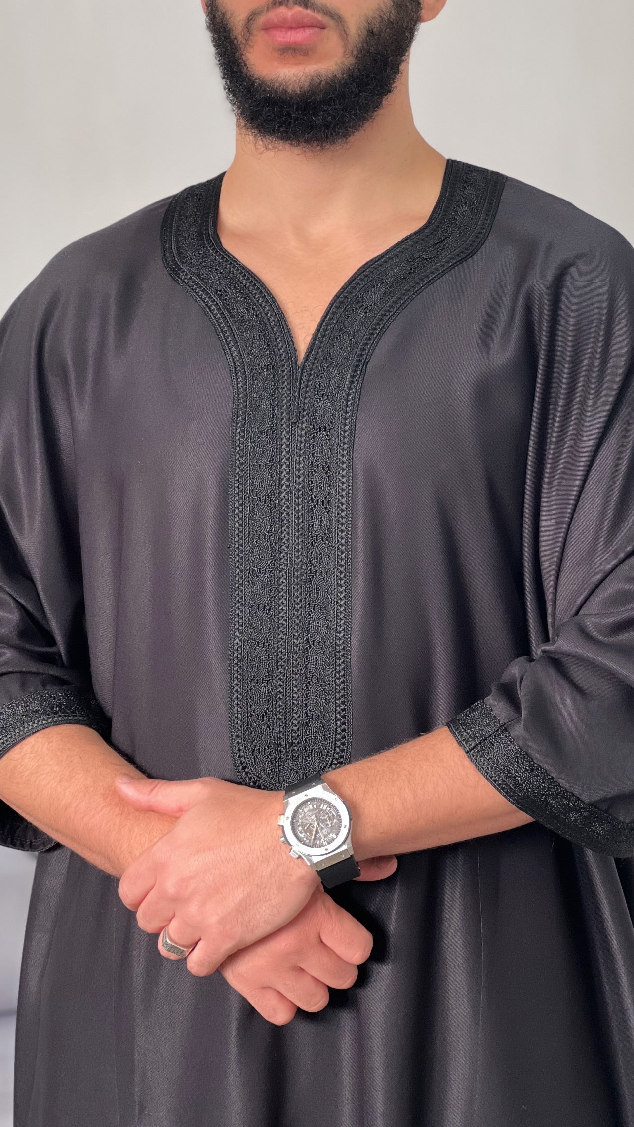 ثوب جبة عالي الجودة بجيبين