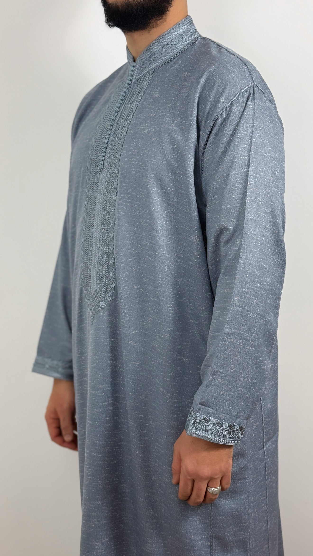 ثوب ملكي جبة يدوية الصنع