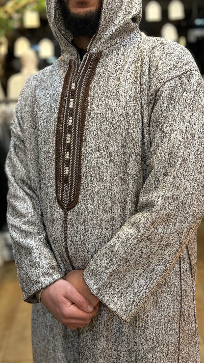 جلابة وازانيا شتوية بغطاء للرأس باللون البني