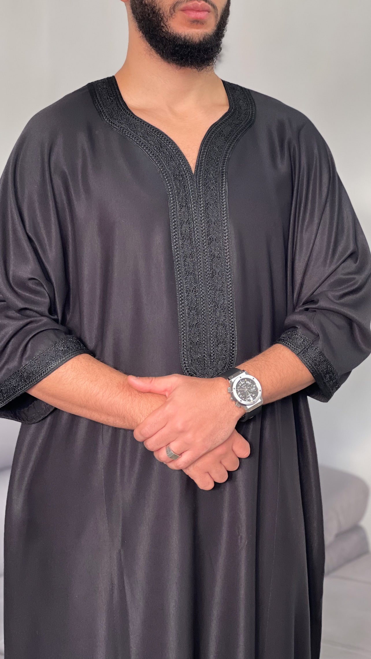 ثوب جبة عالي الجودة بجيبين
