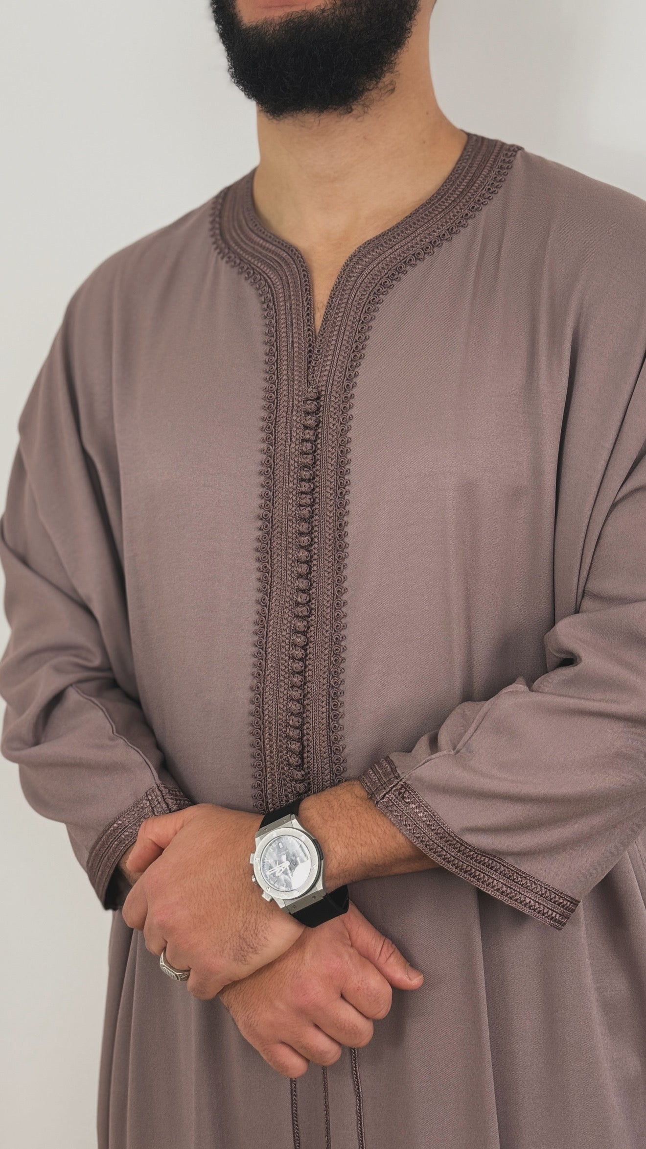 ثوب ملكي جبة يدوية الصنع