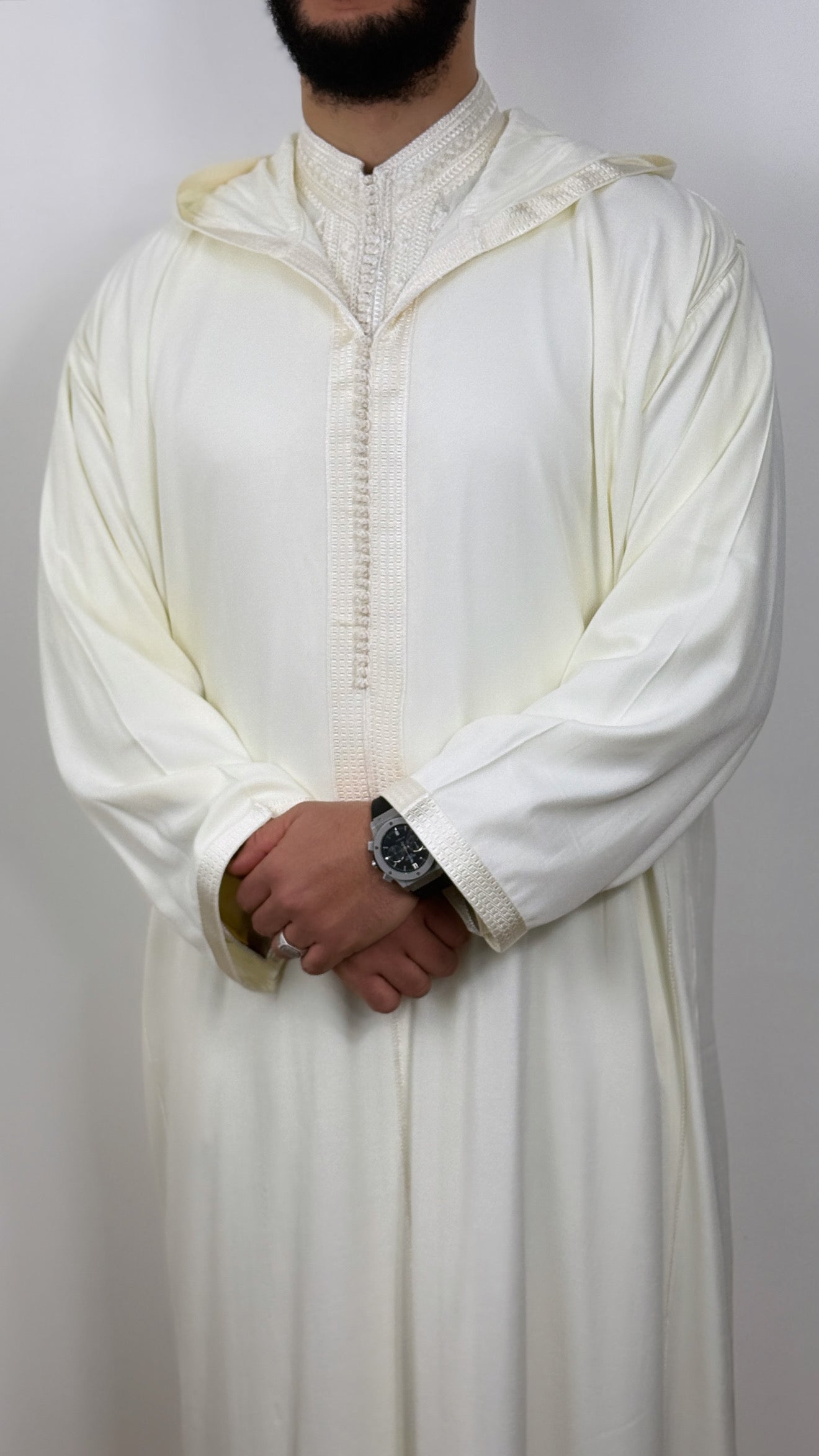 ثوب مغربي من الجبردين مع غطاء للرأس