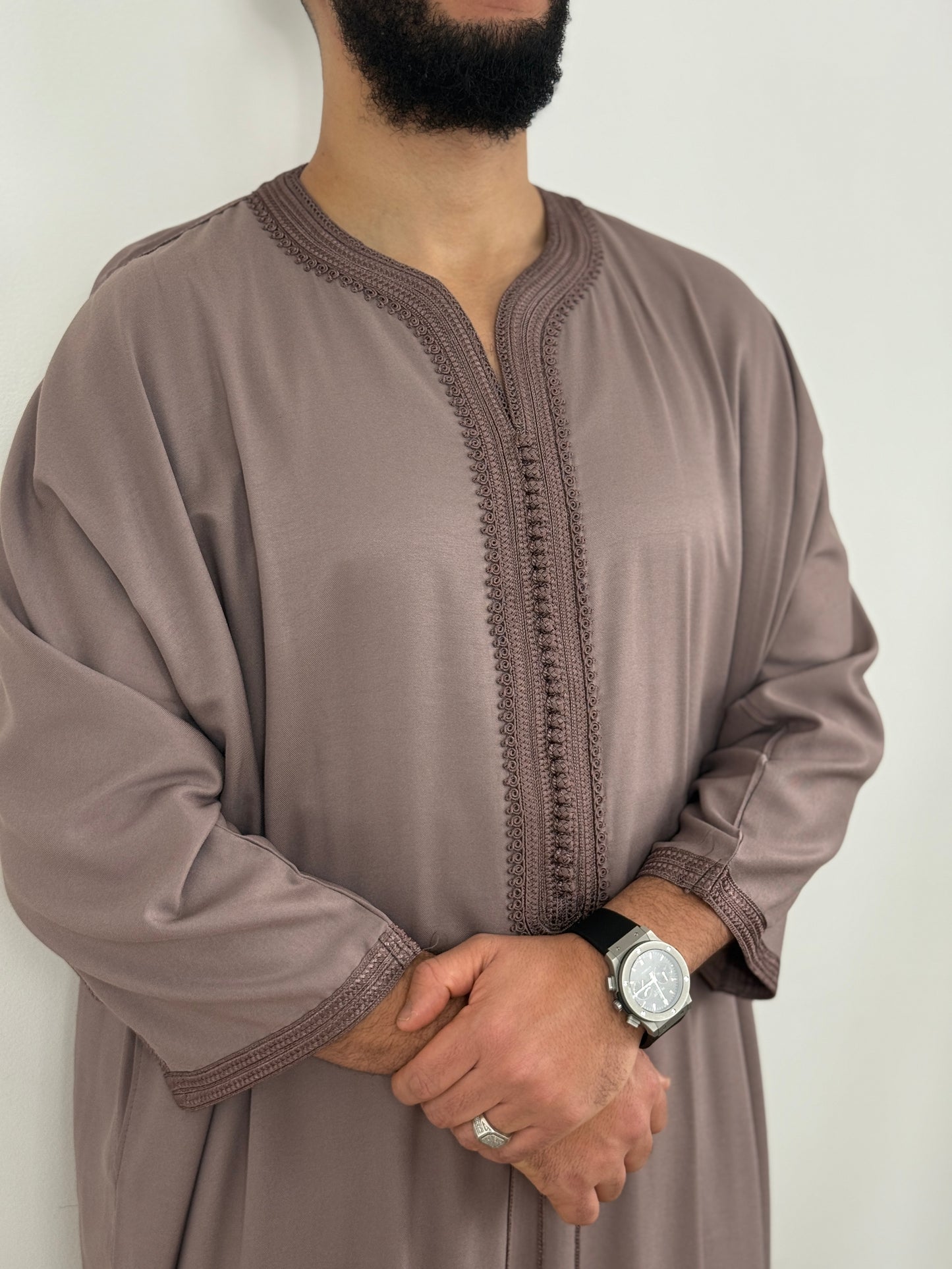 ثوب ملكي جبة يدوية الصنع