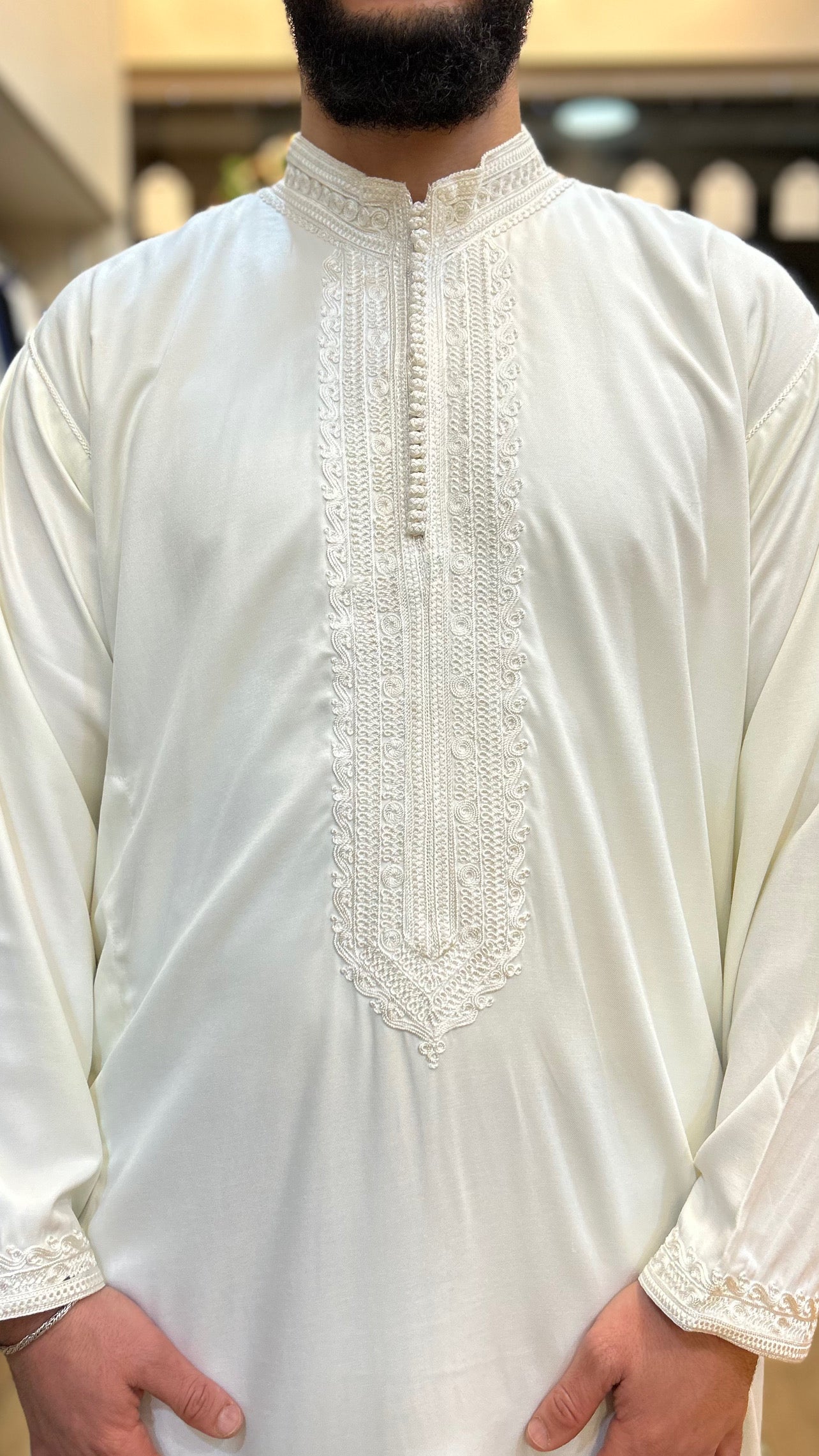 قفطان مغربي بأكمام طويلة