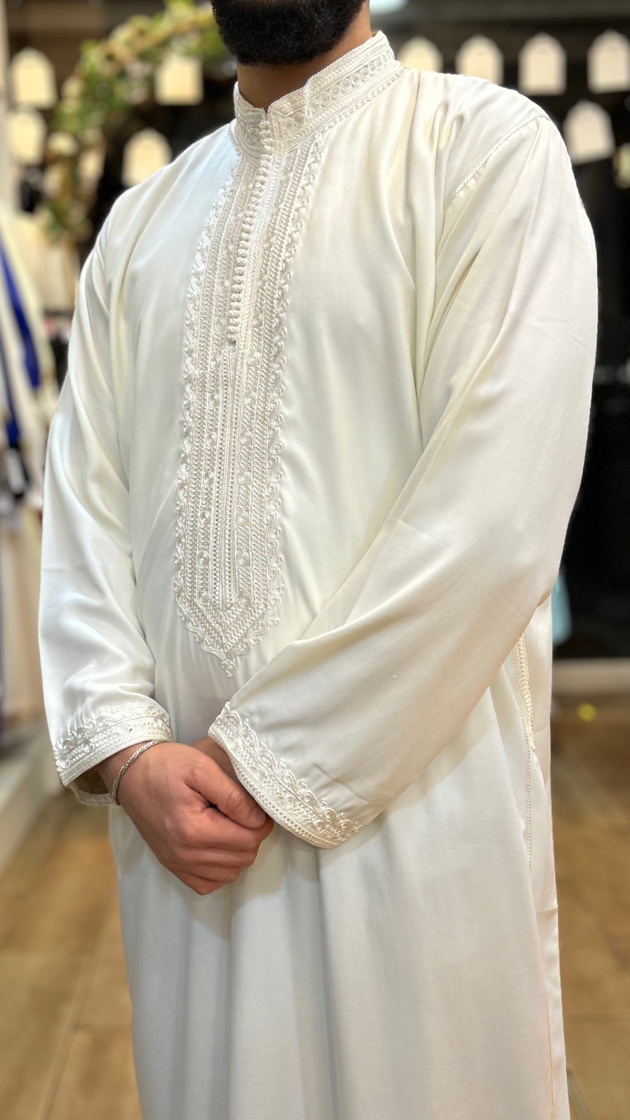 قفطان مغربي بأكمام طويلة