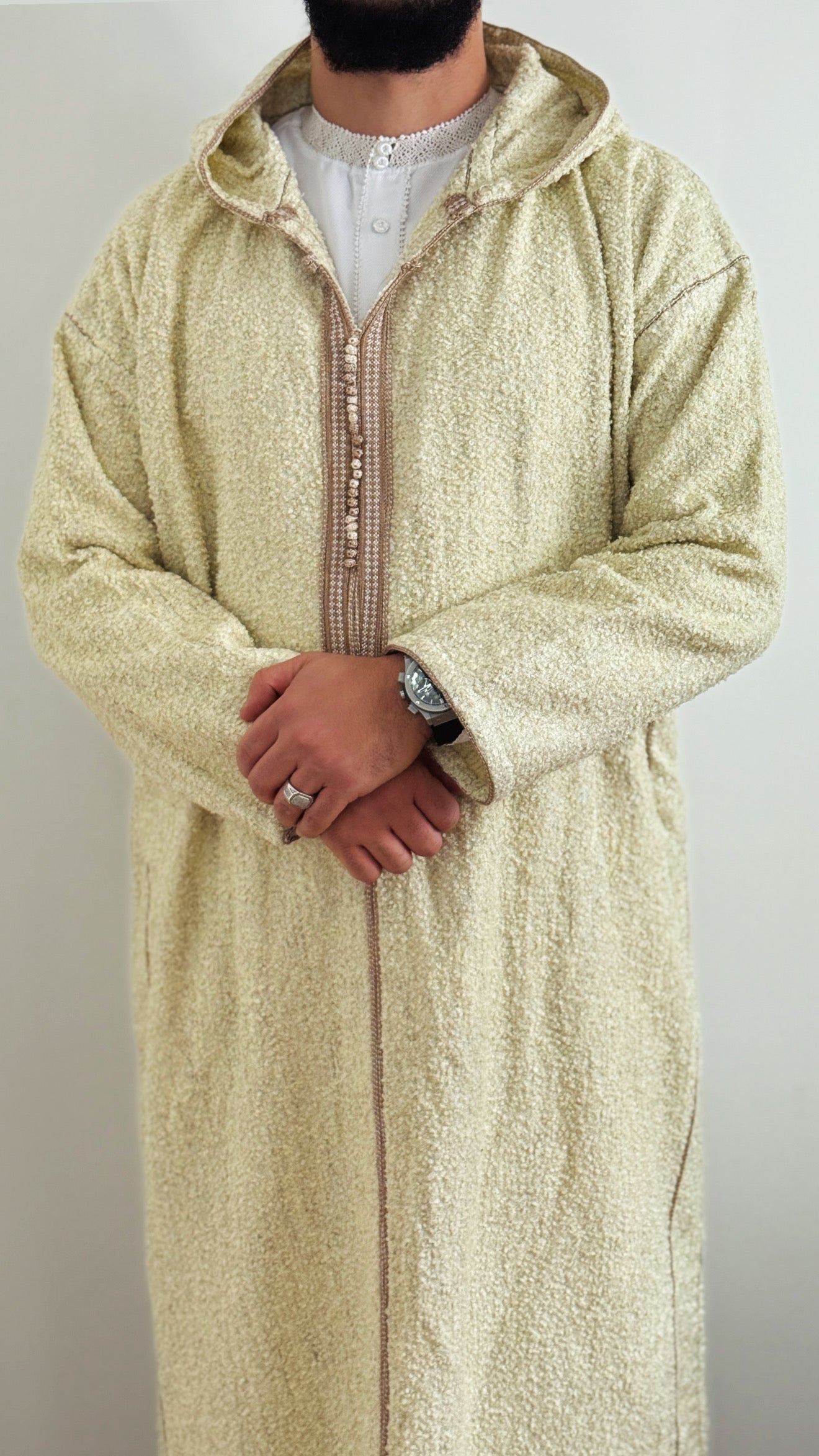 جلابة وازانيا شتوية بغطاء للرأس باللون البني