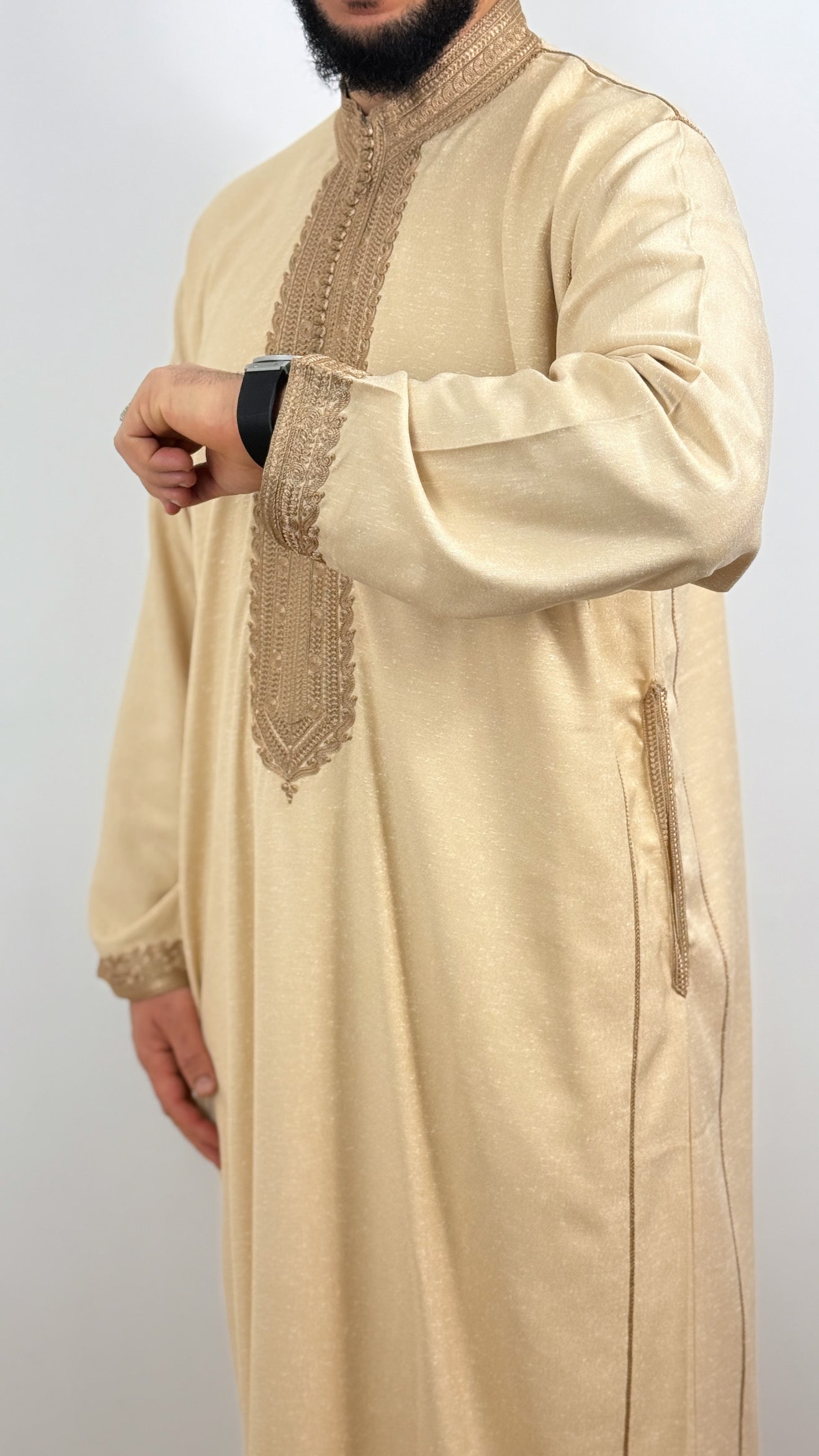 ثوب ملكي جبة يدوية الصنع