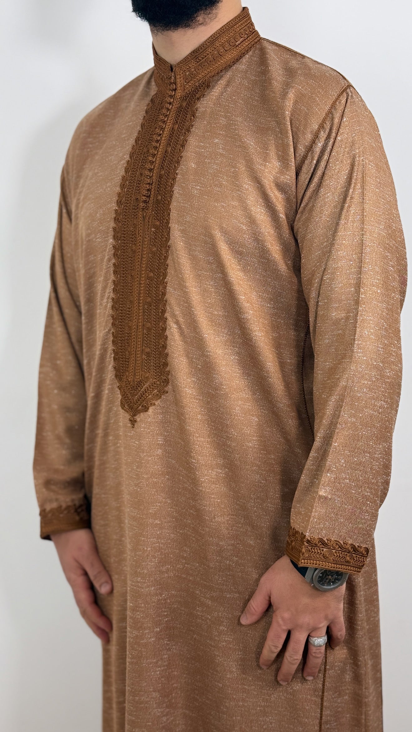 ثوب ملكي جبة يدوية الصنع