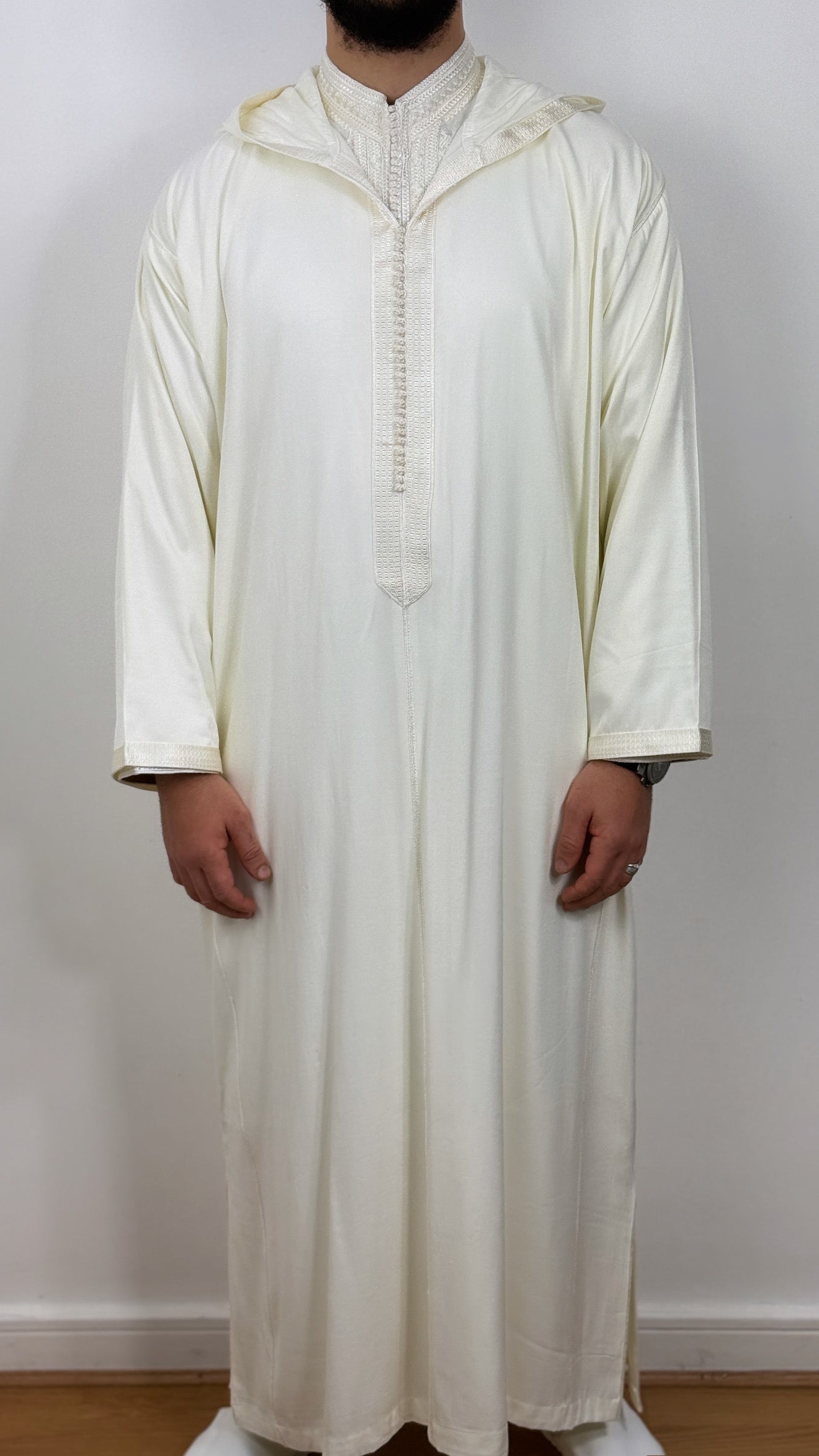 ثوب مغربي من الجبردين مع غطاء للرأس