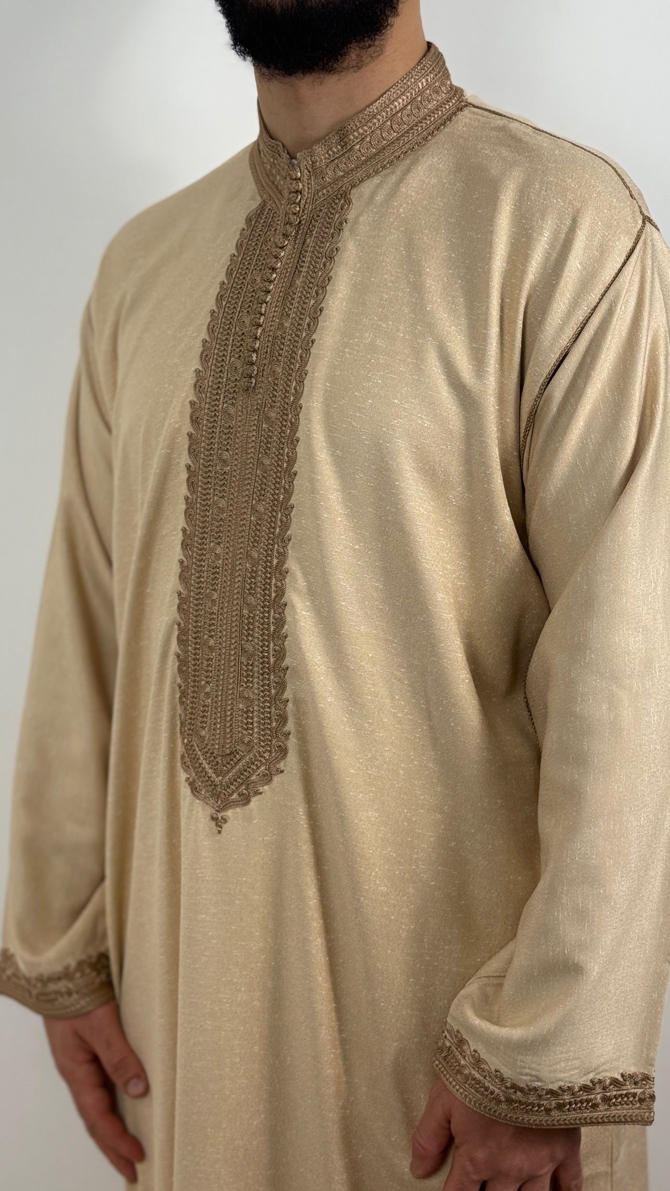 ثوب ملكي جبة يدوية الصنع