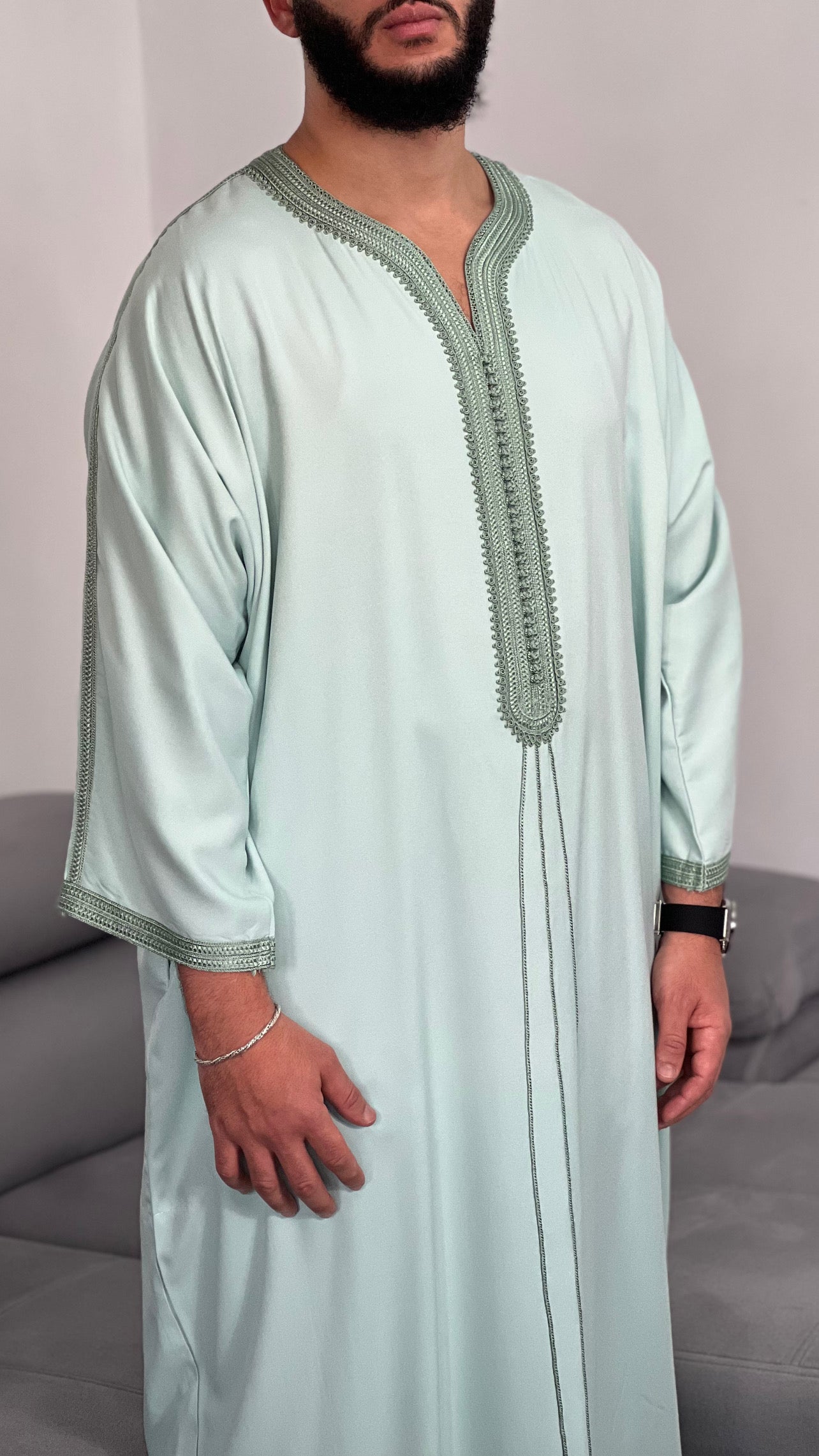 ثوب ملكي جبة يدوية الصنع
