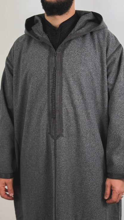 جلابة شتوية فاخرة بغطاء رأس باللون الرمادي والبني