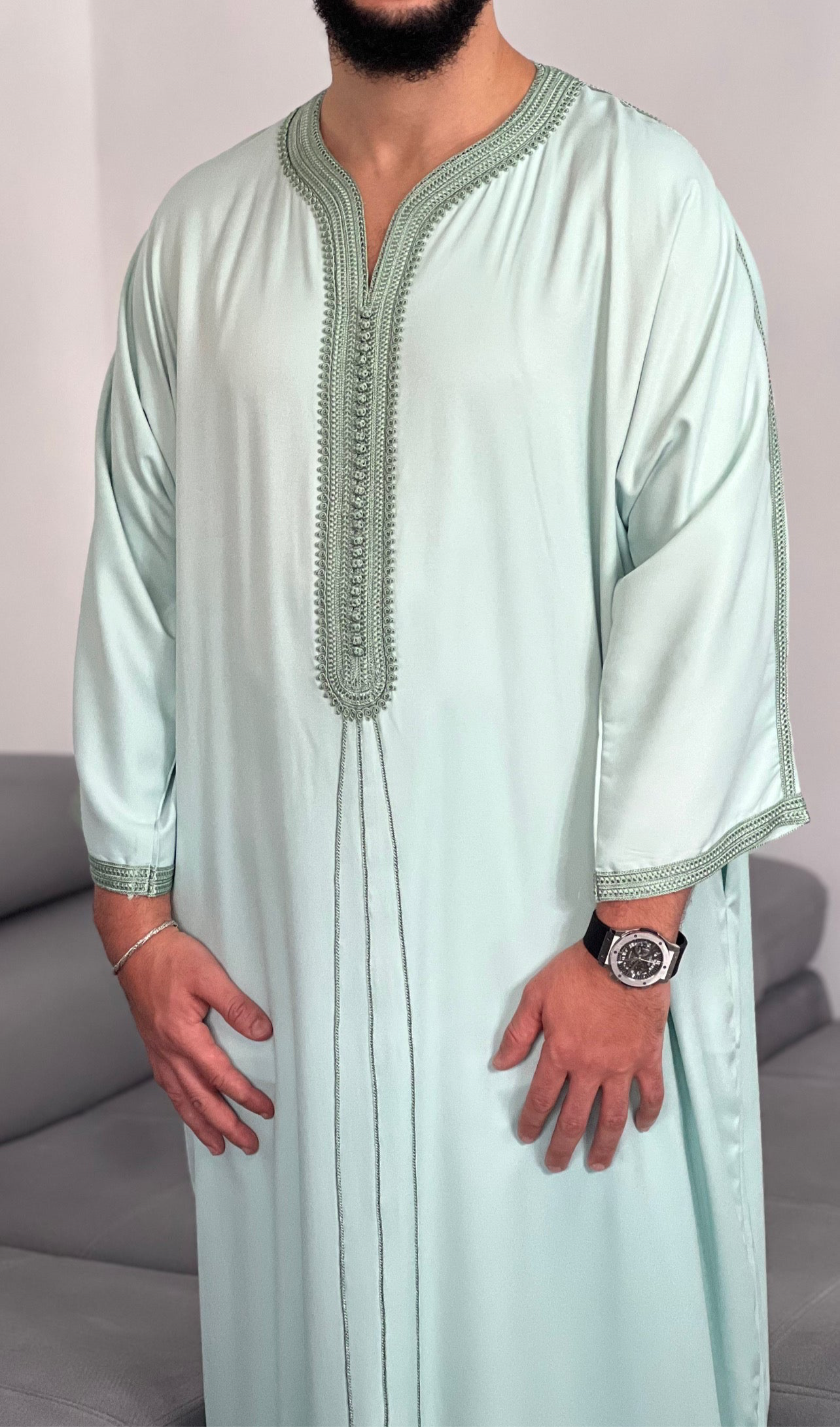 ثوب ملكي جبة يدوية الصنع